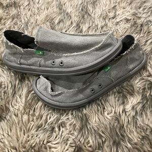 Sanuk Gray Shoes Size 9